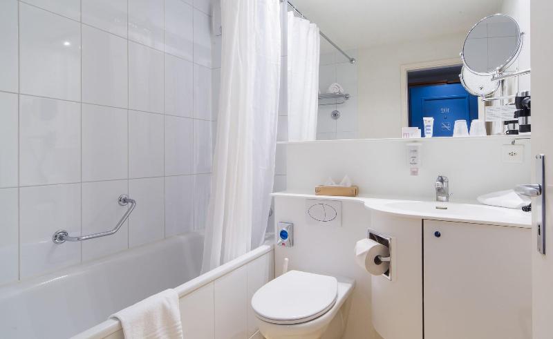 Le Bristol Leukerbad Hotel - Oda