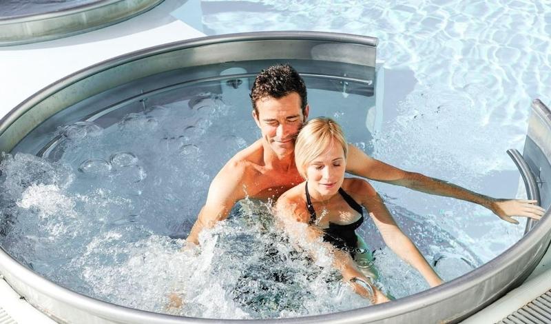 Le Bristol Leukerbad Hotel - Havuz
