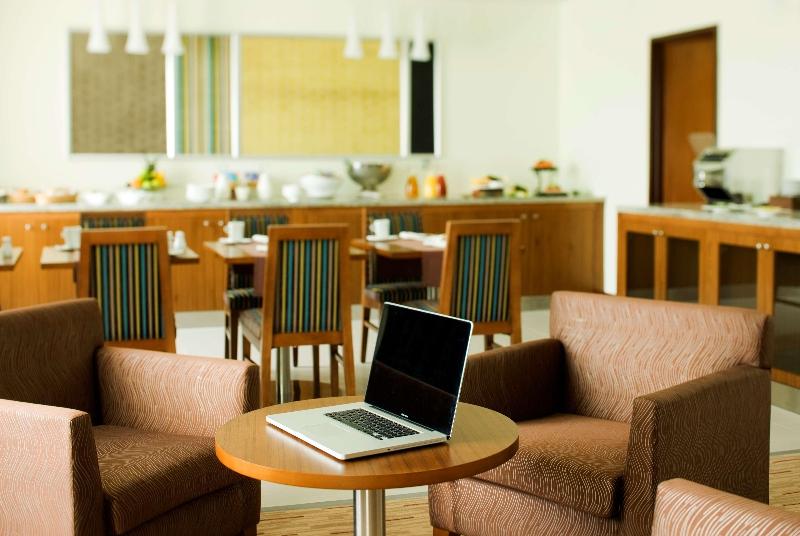 Radisson Blu Hotel, Muscat - Bar