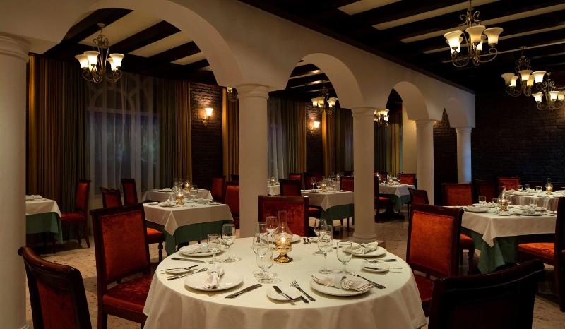 Radisson Blu Hotel, Muscat - Bar