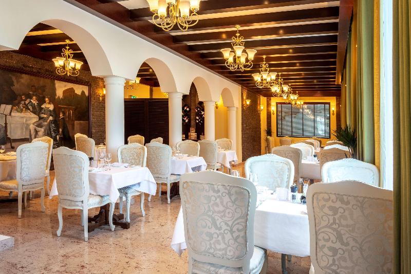 Radisson Blu Hotel, Muscat - Restoran