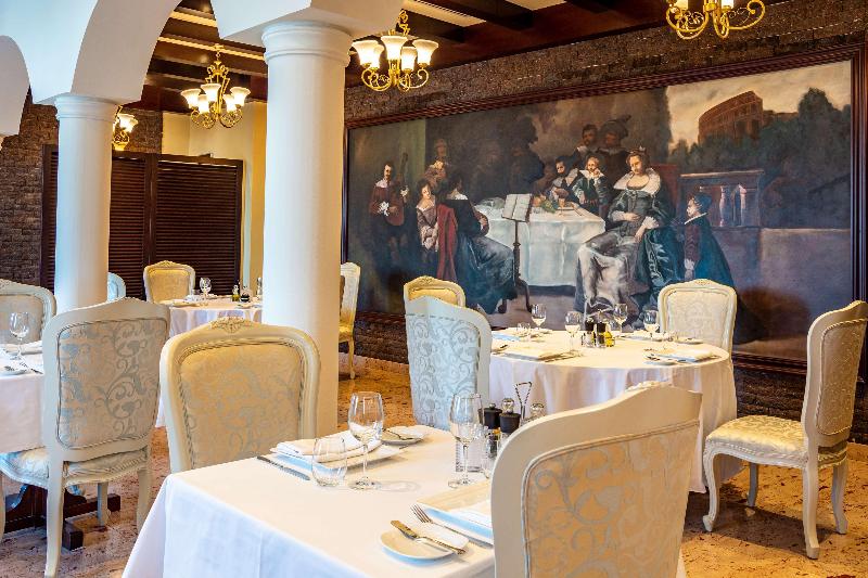 Radisson Blu Hotel, Muscat - Restoran