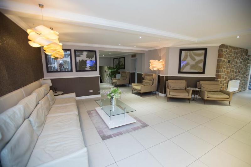 La Place Hotel - Lobi