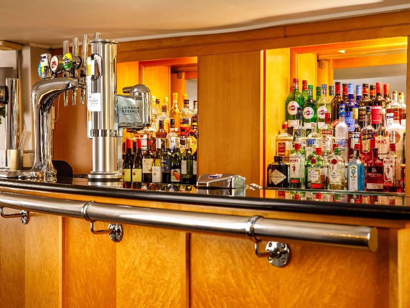 Sunday London Staines-upon-Thames Heathrow T5 - Bar