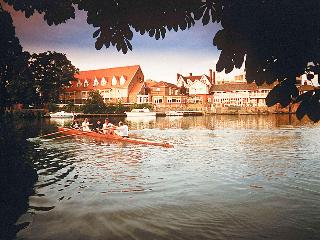 Sunday London Staines-upon-Thames Heathrow T5 fotoÄŸrafÄ±