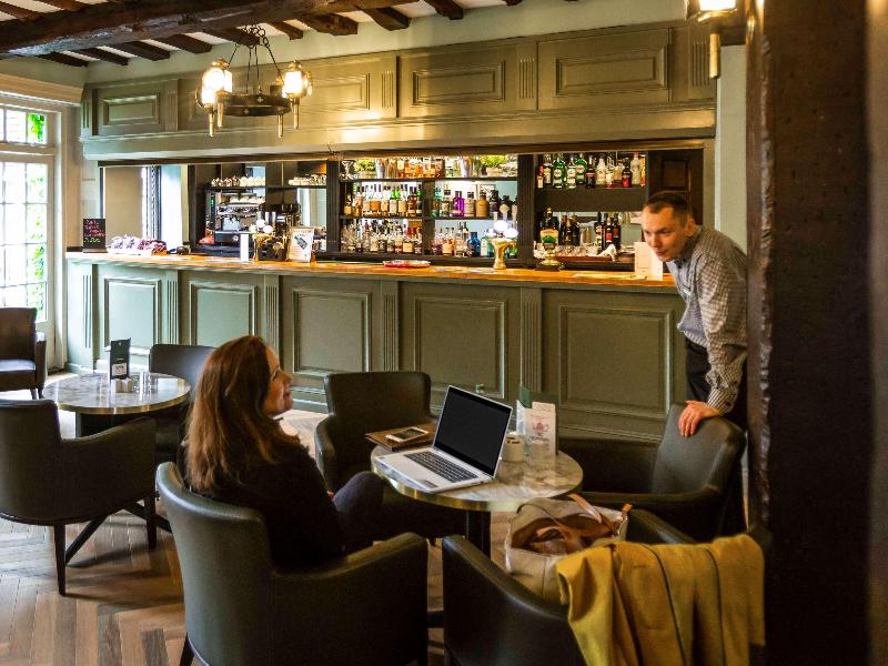 Bush Hotel Farnham - Bar