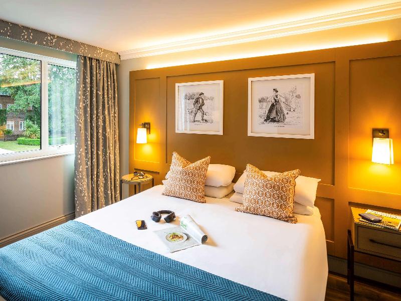 Bush Hotel Farnham - Oda