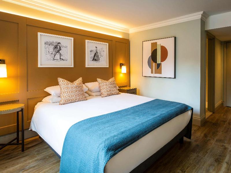 Bush Hotel Farnham - Oda