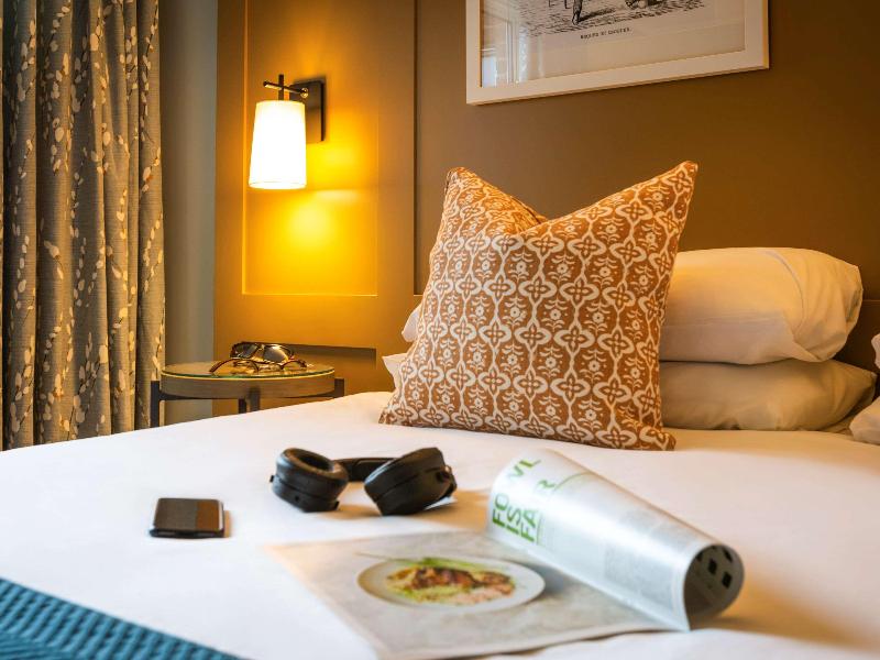 Bush Hotel Farnham - Oda