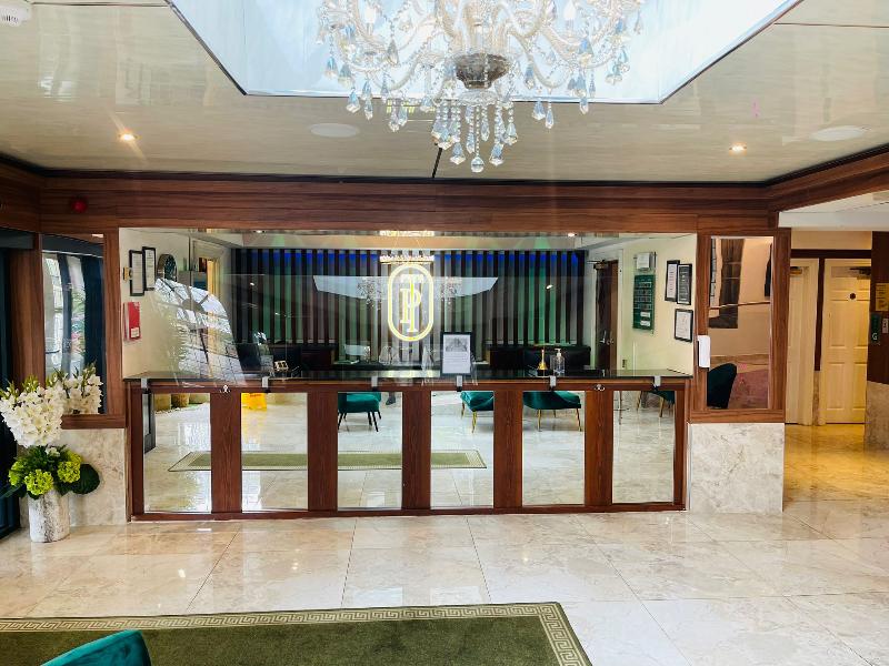 Tong Park Hotel - Lobi