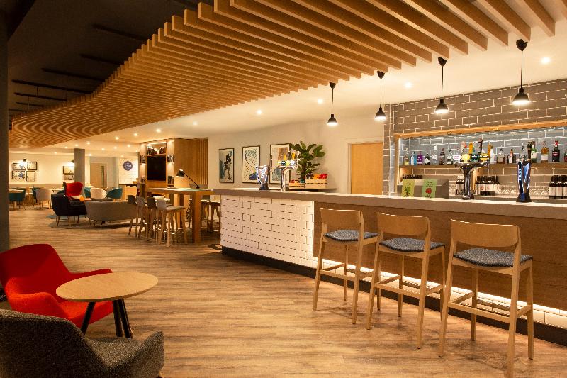 Holiday Inn Express Cheltenham Town Centre - Bar
