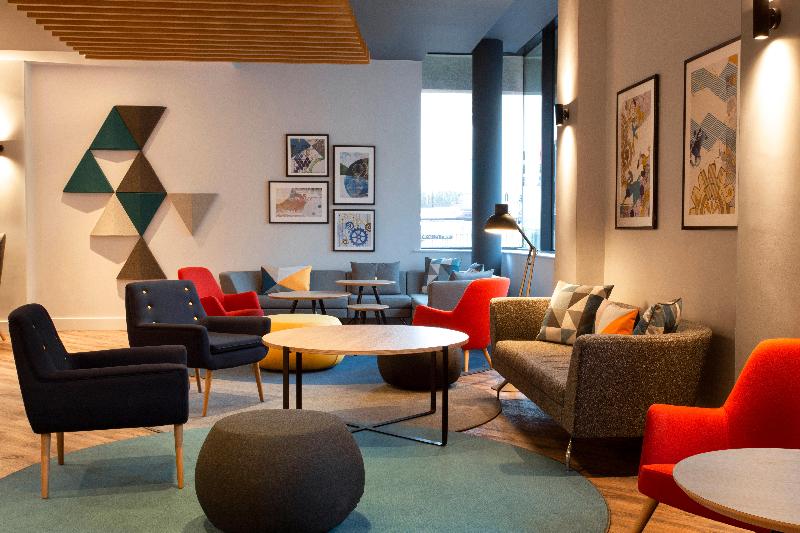 Holiday Inn Express Cheltenham Town Centre - Lobi