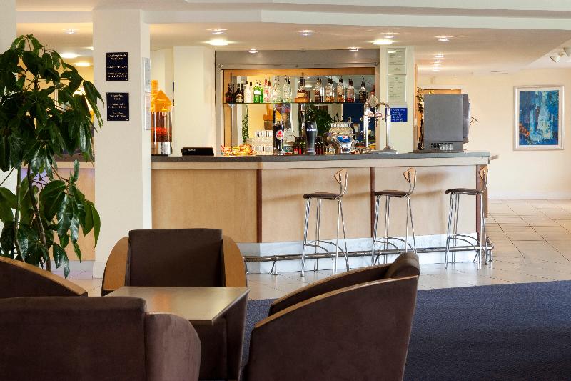 Holiday Inn Express Cardiff Airport - Bar
