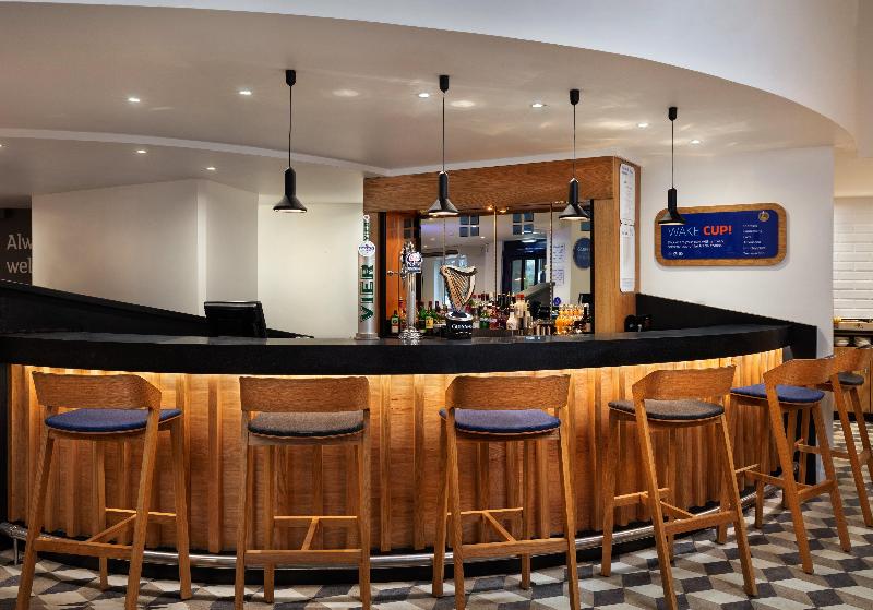 Holiday Inn Express Strathclyde Park M74 JCT 5 - Bar