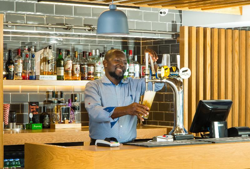 Holiday Inn Express Cardiff Bay - Bar