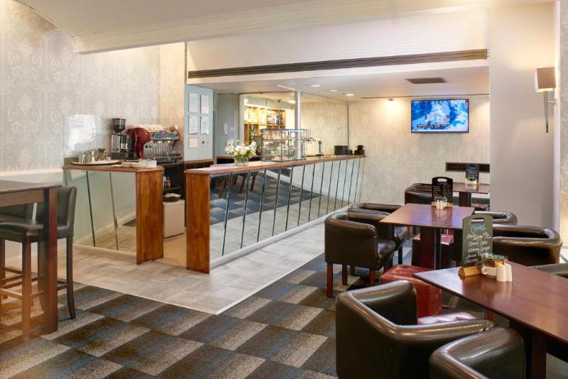 St James Hotel - Lobi