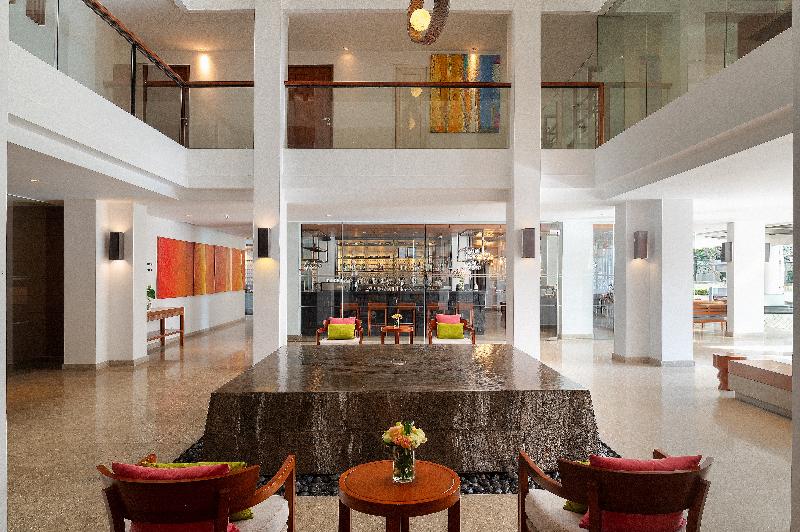 Woodlands Suites Serviced Residences - Lobi
