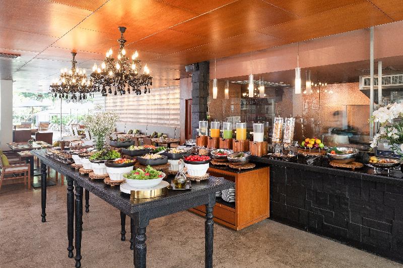 Woodlands Suites Serviced Residences - Restoran
