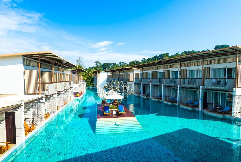 The Briza Beach Resort Khaolak - Havuz