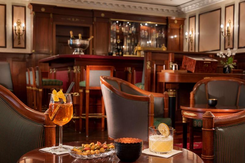 Best Western Premier Grand Hotel Russischer Hof - Bar