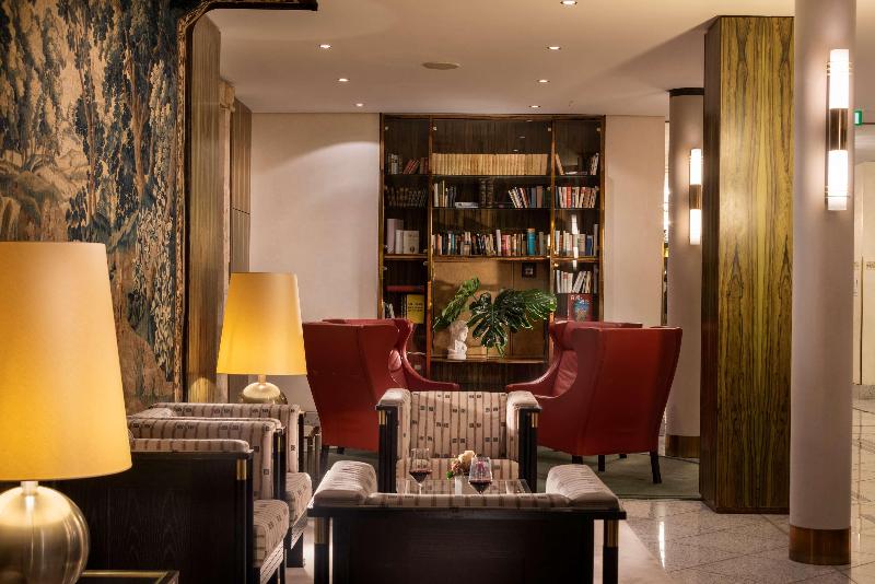 Best Western Premier Grand Hotel Russischer Hof - Lobi