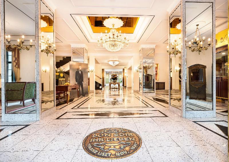 Best Western Premier Grand Hotel Russischer Hof - Lobi