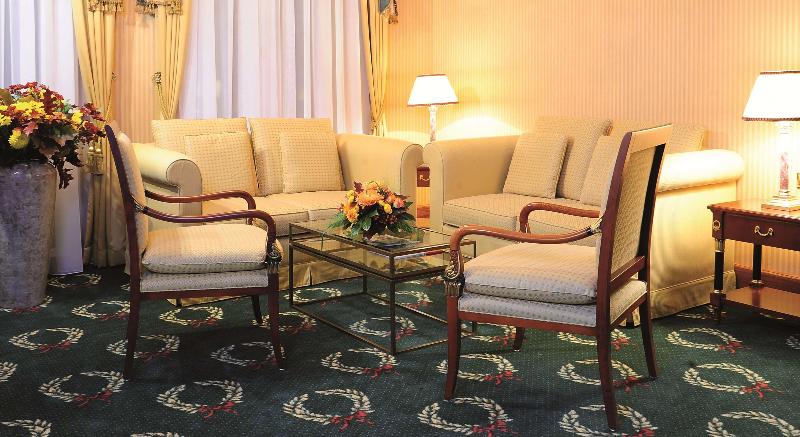 Best Western Premier Grand Hotel Russischer Hof - Lobi