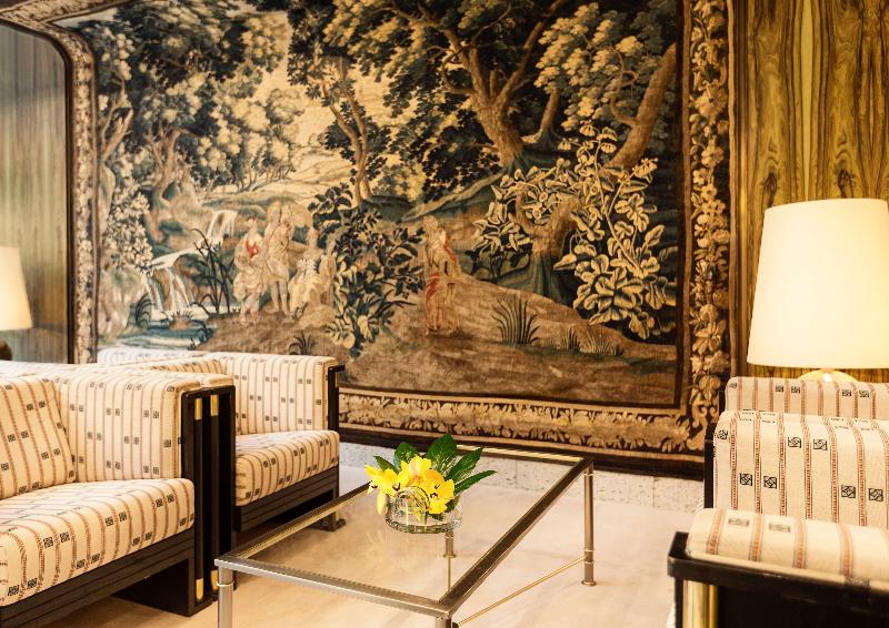 Best Western Premier Grand Hotel Russischer Hof - Lobi