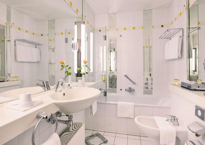 Best Western Premier Grand Hotel Russischer Hof - Genel