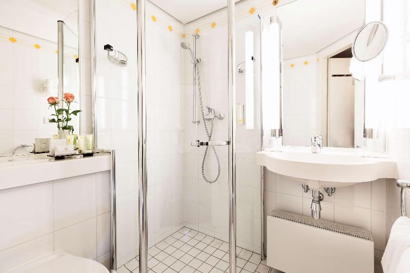 Best Western Premier Grand Hotel Russischer Hof - Genel
