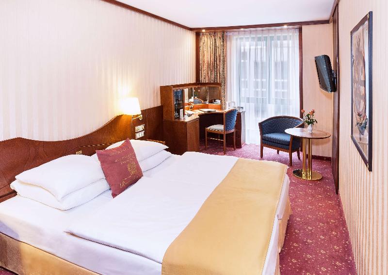 Best Western Premier Grand Hotel Russischer Hof - Oda
