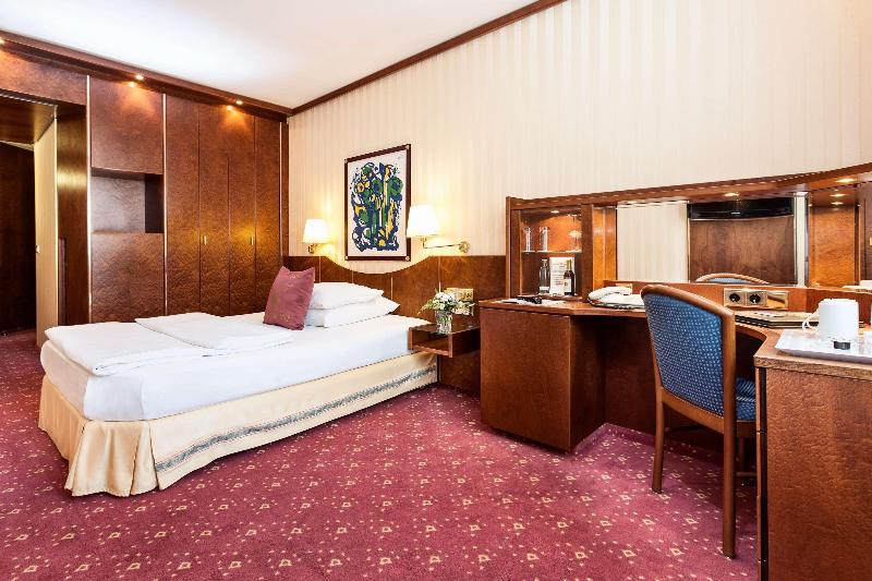 Best Western Premier Grand Hotel Russischer Hof - Oda