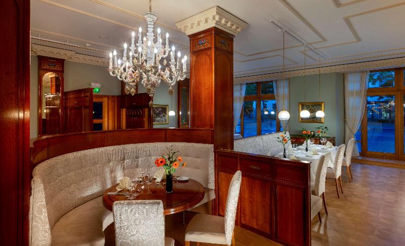 Best Western Premier Grand Hotel Russischer Hof - Restoran
