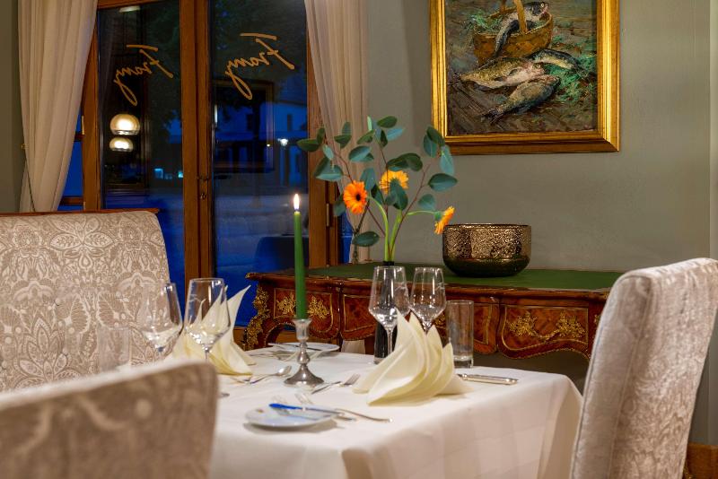 Best Western Premier Grand Hotel Russischer Hof - Restoran