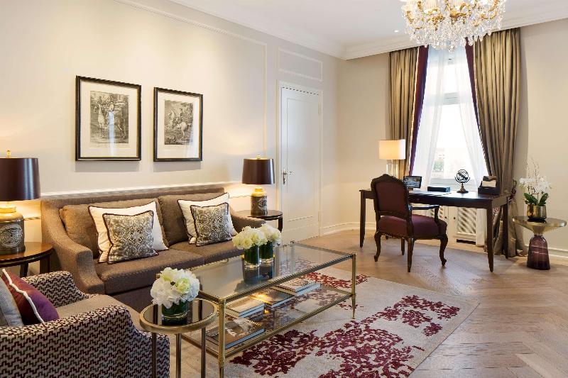 Fairmont Hotel Vier Jahreszeiten - Oda