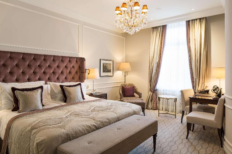 Fairmont Hotel Vier Jahreszeiten - Oda
