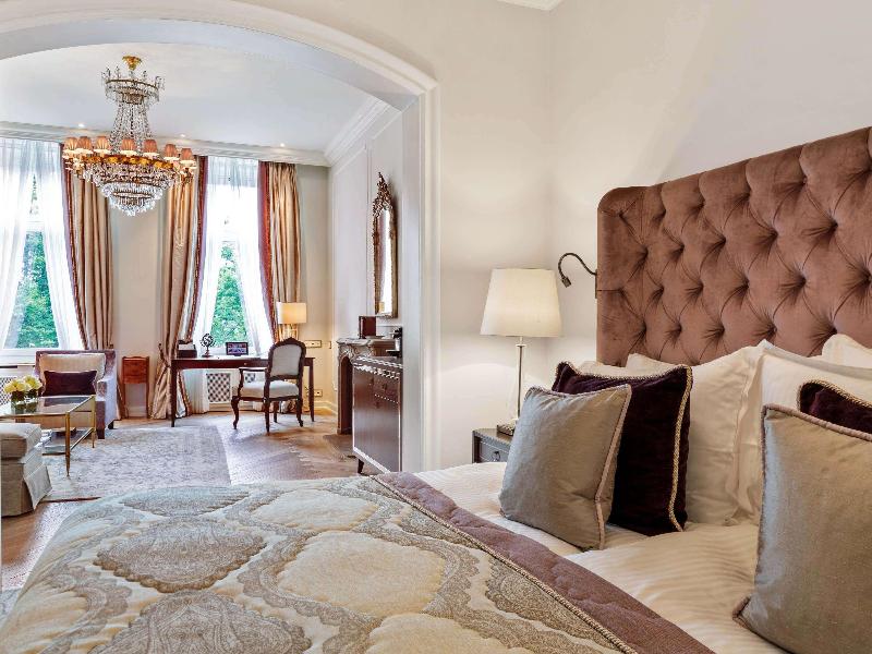 Fairmont Hotel Vier Jahreszeiten - Oda