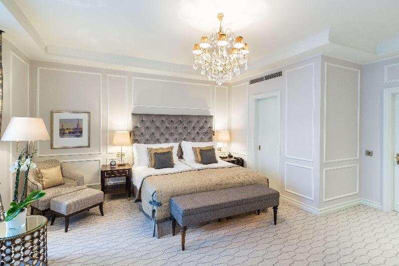 Fairmont Hotel Vier Jahreszeiten - Oda