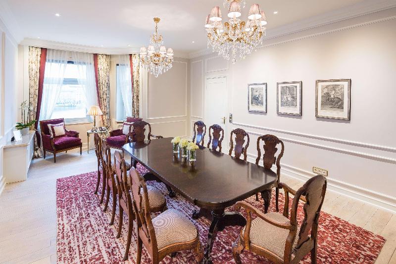 Fairmont Hotel Vier Jahreszeiten - Oda