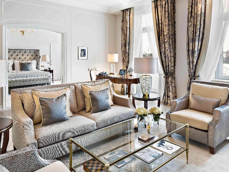 Fairmont Hotel Vier Jahreszeiten - Oda