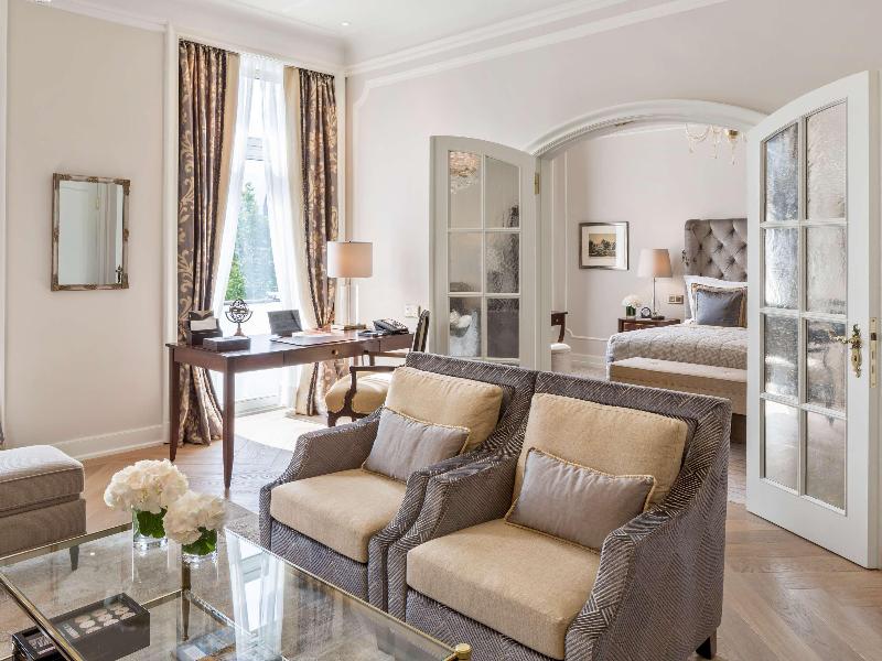 Fairmont Hotel Vier Jahreszeiten - Oda