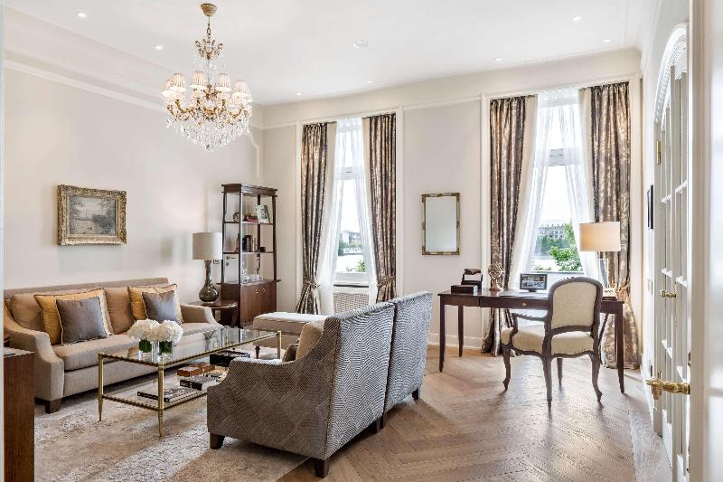 Fairmont Hotel Vier Jahreszeiten - Oda