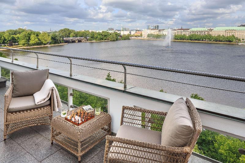 Fairmont Hotel Vier Jahreszeiten - Oda
