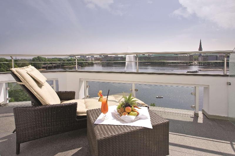 Fairmont Hotel Vier Jahreszeiten - Oda