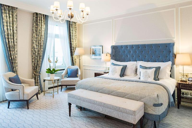 Fairmont Hotel Vier Jahreszeiten - Oda