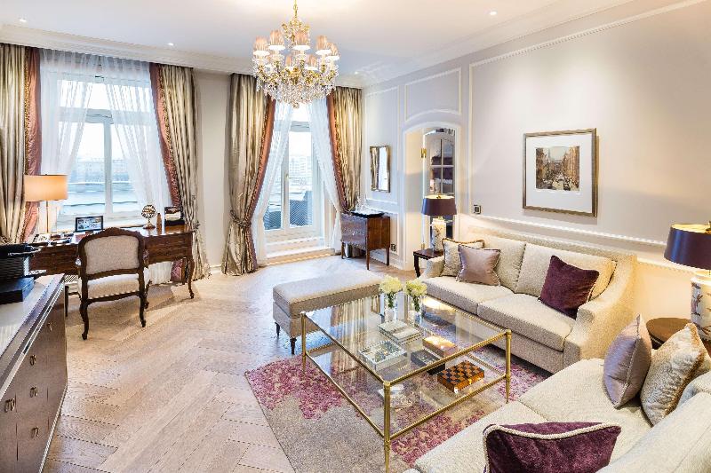 Fairmont Hotel Vier Jahreszeiten - Oda