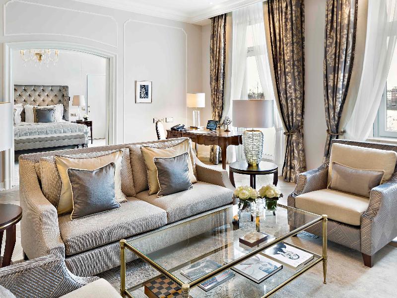 Fairmont Hotel Vier Jahreszeiten - Oda