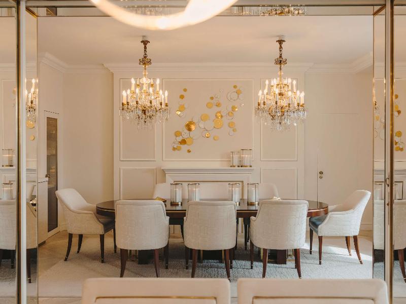 Fairmont Hotel Vier Jahreszeiten - Oda