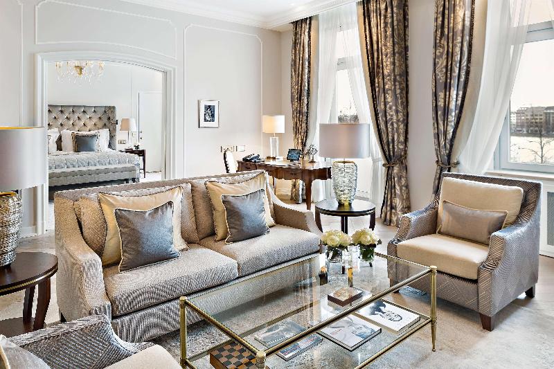 Fairmont Hotel Vier Jahreszeiten - Oda