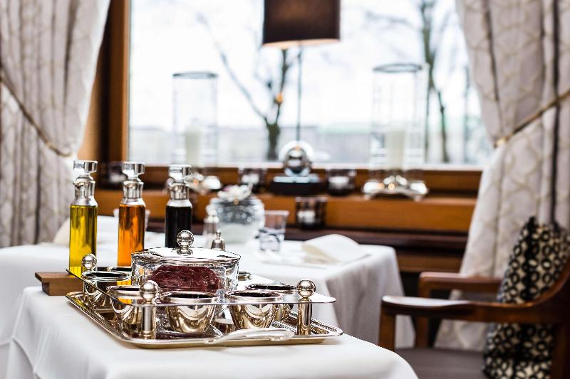 Fairmont Hotel Vier Jahreszeiten - Restoran